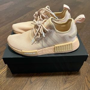 Adidas NMD R1 in rose gold